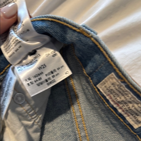 Levi’s High-Rise Distressed Denim - Picture 5 of 5